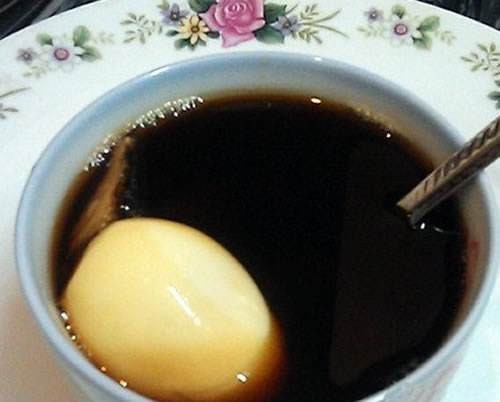 紅糖水煮雞蛋致癌？中老年十月易感謠言盤(pán)點(diǎn)